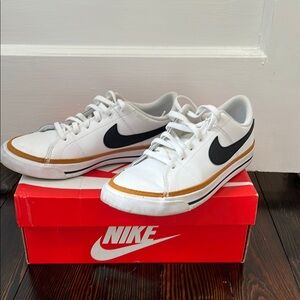 Nike court legacy Women’s 7.5/ youth 6 White and Gold Sneakers